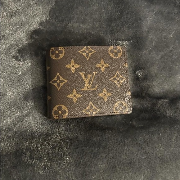 Louis Vuitton Men’s Wallet - Picture 2 of 3